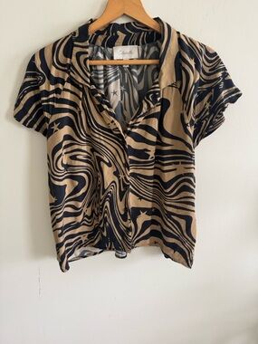 Cleobella star print tan black short sleeve collared short sleeve top size M